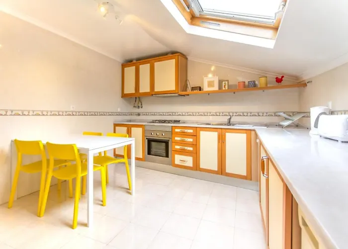 Casa Mouraria Castle Views