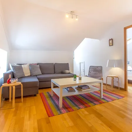 Casa Mouraria Castle Views