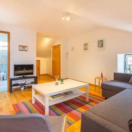 Casa Mouraria Castle Views